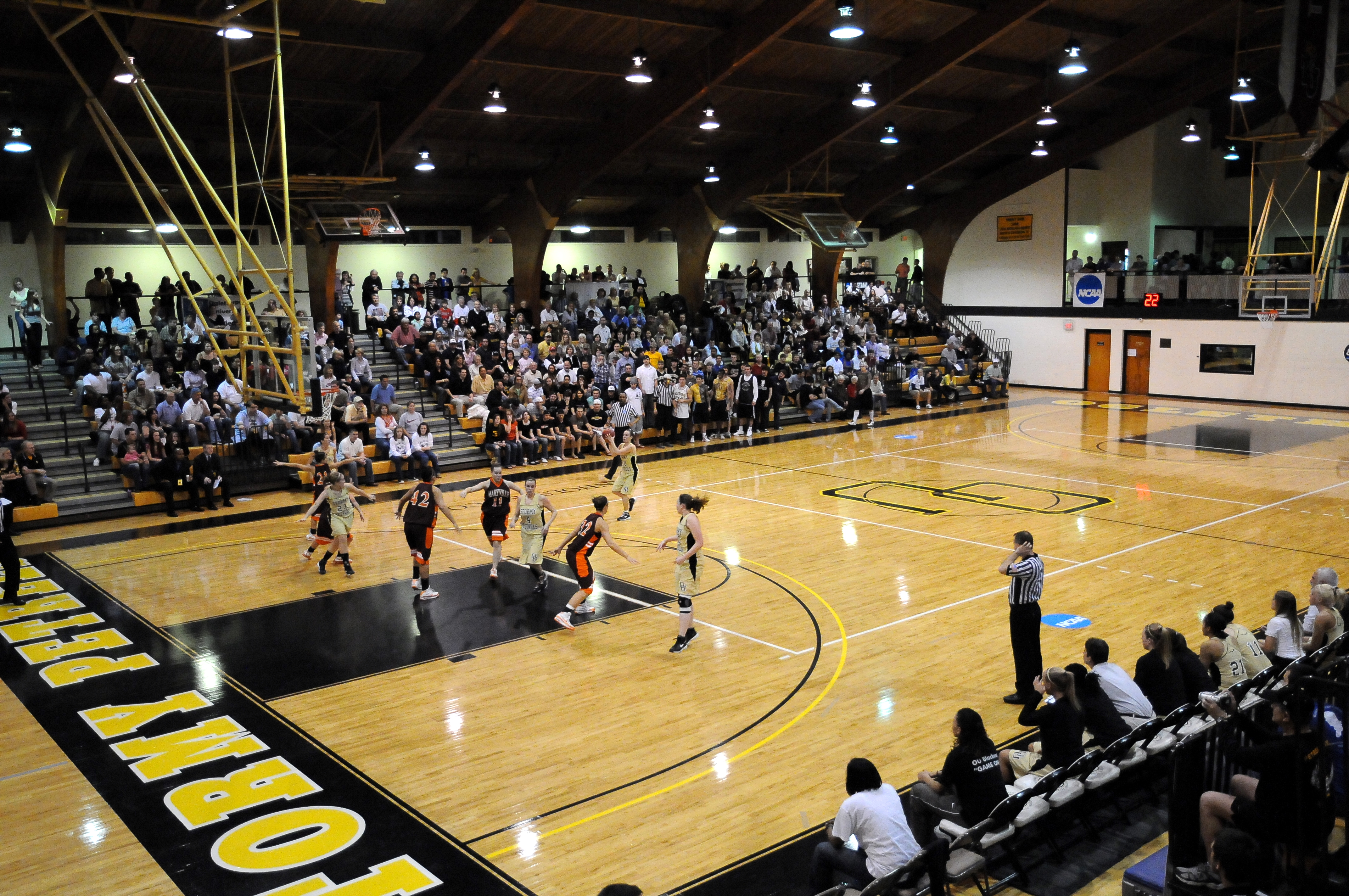 Foster buzzer-beater lifts men's basketball over Maryville in overtime -  Oglethorpe University